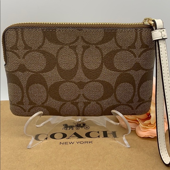 COACH Corner Zip Wristlet In Signature Canvas - Picture 4 of 8